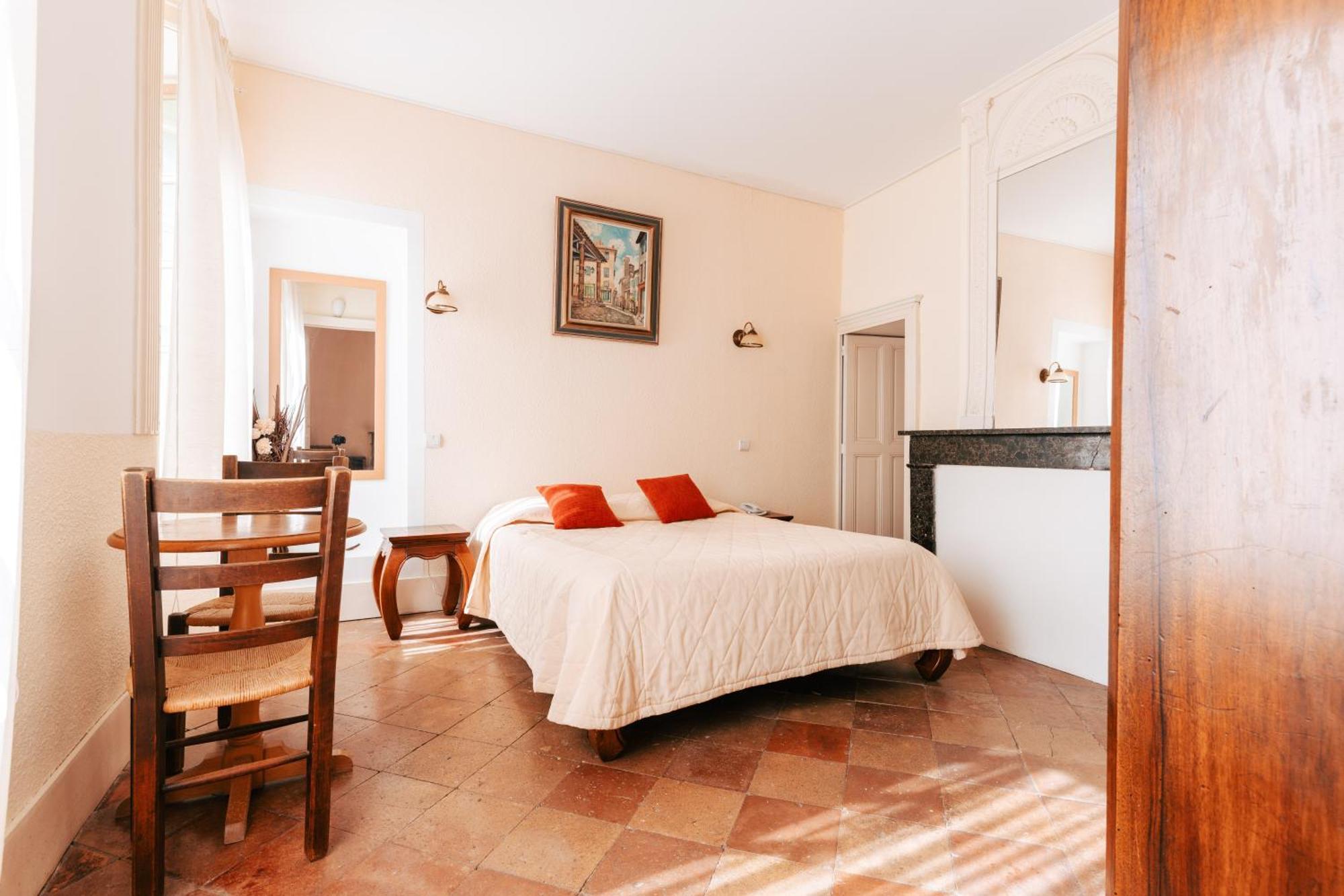 Hotel Des Consuls Castelnau-de-Montmiral Екстер'єр фото